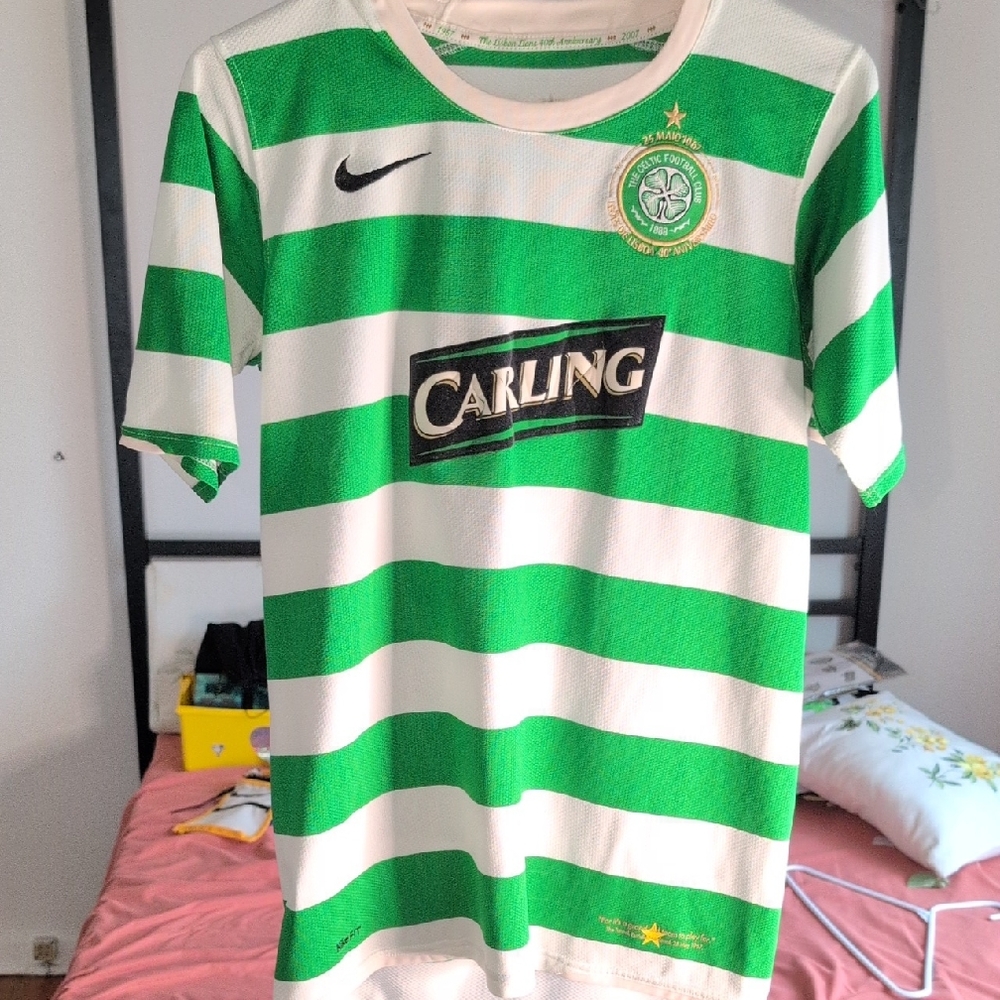 Nike Kids Xl Fits Mens Xs  Celtic Green and White Striped Jersey